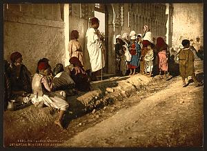 Algeriemendiantdevantmosqueesidiabherraman